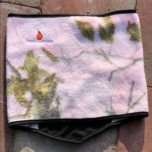 🍁HotMocs Pink Camo Neck Warmer🍁